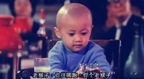 他是《最佳拍档》里光头佬的儿子,如今摆摊卖水果!