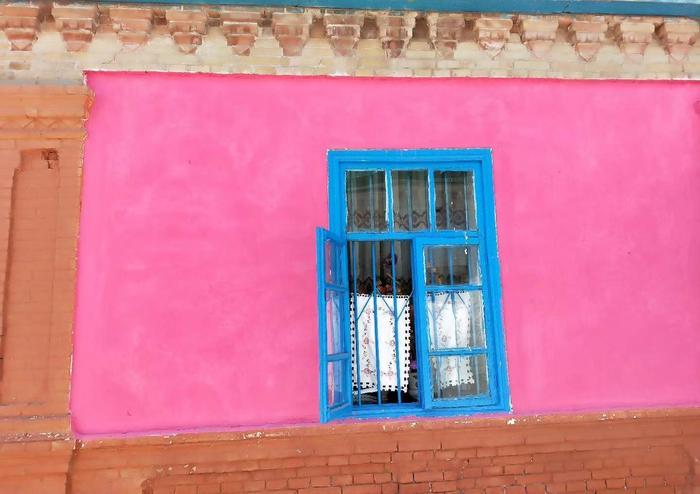 喀赞其民俗村是个彩色的小城,最吸引人的是“马的”和手工冰淇淋