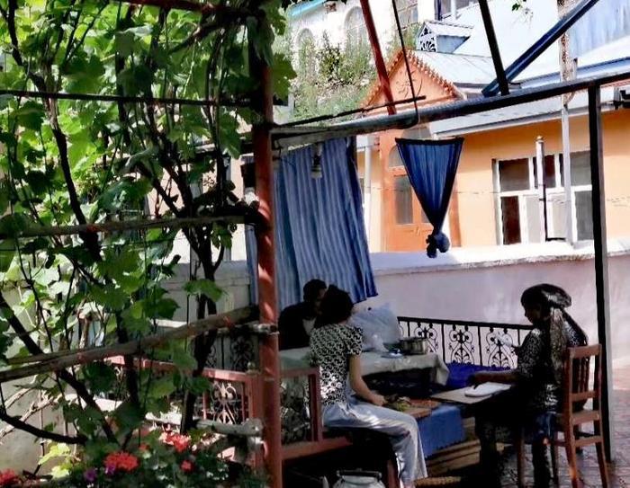 喀赞其民俗村是个彩色的小城,最吸引人的是“马的”和手工冰淇淋