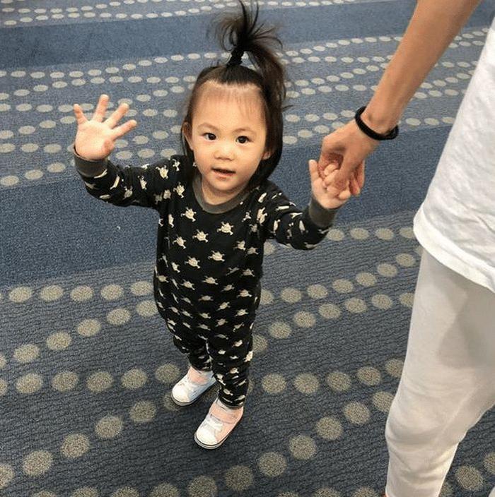 艳照门的三大主角中, 属她现在生活过得最凄惨, 不是钟欣潼