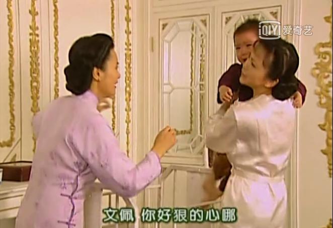 陆振华打她是不孝女,秦五爷打她不会来事,只有她打依萍最恶毒?