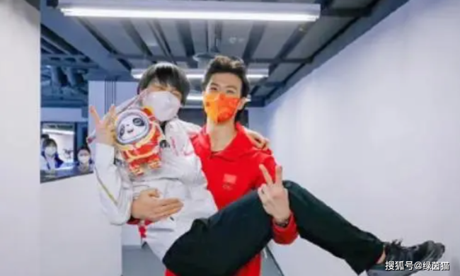 柳鑫宇ins账号疑似被盗 王诗玥柳鑫宇事件引热议发生什么事?