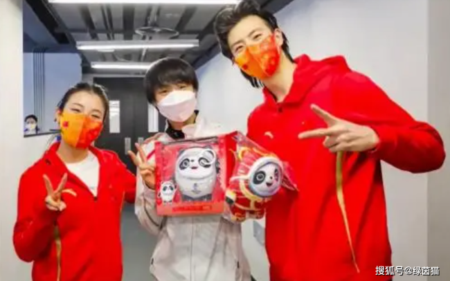 柳鑫宇ins账号疑似被盗 王诗玥柳鑫宇事件引热议发生什么事?