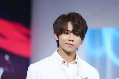 ​中国香港顶流男艺人：姜涛的璀璨星途