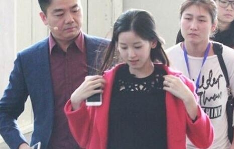 章泽天和刘强东是怎么认识的 章泽天很欣赏刘强东