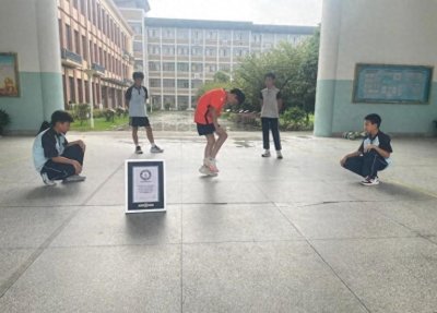 ​1分钟跳绳单摇382次，14岁初中生刷新吉尼斯世界纪录