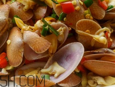 如何挑选花甲？花甲可以用盐水泡吗？