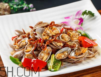 如何挑选花甲？花甲可以用盐水泡吗？