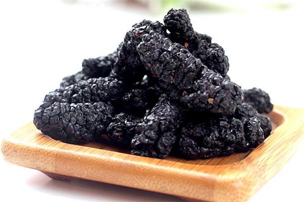 吃桑葚干可以提高酒量吗 喝酒前吃桑葚干有用吗