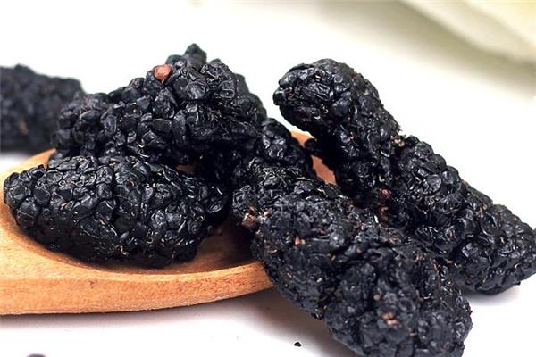 吃桑葚干可以提高酒量吗 喝酒前吃桑葚干有用吗