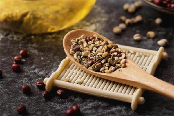 红豆薏米茶能减肥吗 红豆薏米茶的功效与作用