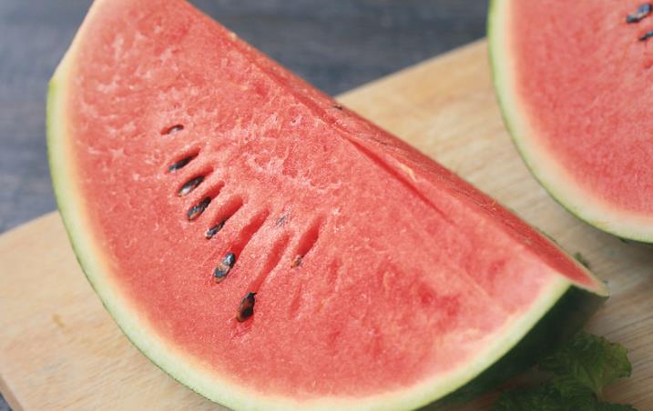 冰镇西瓜可以吃吗 冰镇西瓜隔夜能吃吗