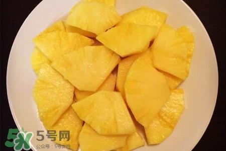 口腔溃疡能吃菠萝吗？吃菠萝会导致口腔溃疡吗？