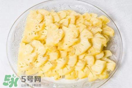 口腔溃疡能吃菠萝吗？吃菠萝会导致口腔溃疡吗？