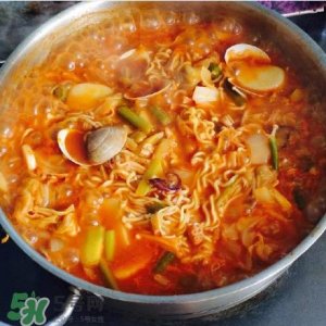 ​火鸡面部队锅是什么？火鸡面部队锅做法