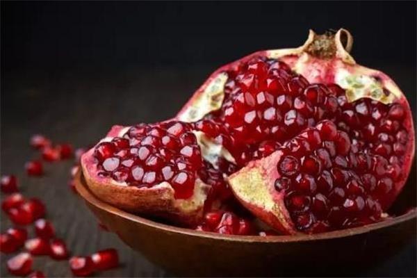 石榴籽泡酒喝了壮阳吗 石榴籽泡酒制作方法 石榴籽泡酒喝了壮阳吗 石榴籽泡酒制作方法