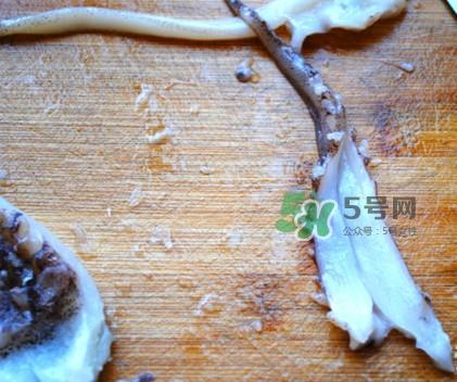 鱿鱼头怎么切？鱿鱼怎么切花刀