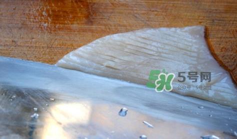 鱿鱼头怎么切？鱿鱼怎么切花刀