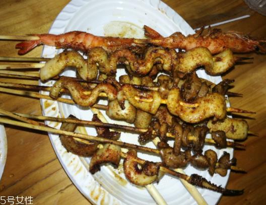 鱿鱼是乌贼吗?鱿鱼跟乌贼是一种吗? 鱿鱼是乌贼吗?鱿鱼跟乌贼是一种吗?