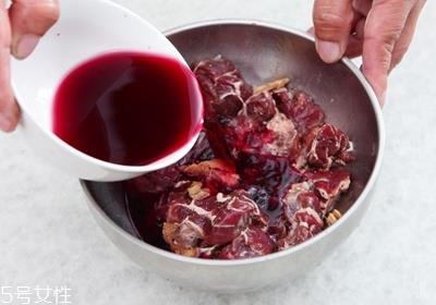 红酒可以做菜吗 红酒入菜的4种方式