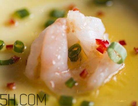 鸡蛋羹为什么蜂窝状 蒸鸡蛋羹为什么有蜂窝 鸡蛋羹为什么蜂窝状 蒸鸡蛋羹为什么有蜂窝