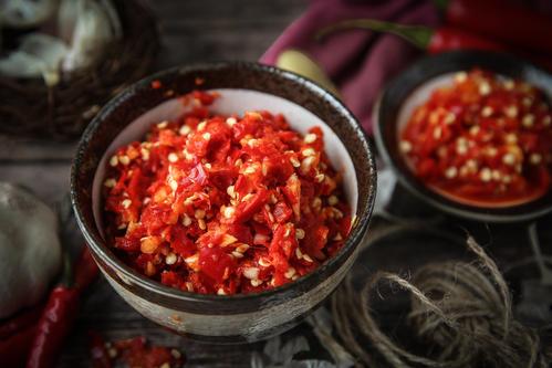 剁辣椒怎么腌制不坏 吃剁辣椒有什么功效 剁辣椒怎么腌制不坏 吃剁辣椒有什么功效