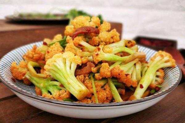 花菜和西蓝花的营养区别 花菜和什么菜搭配好吃