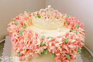 淡奶油为什么打发了半天还是稀的 淡奶油的打发技巧 淡奶油为什么打发了半天还是稀的 淡奶油的打发技巧