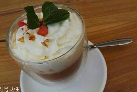 淡奶油为什么打发了半天还是稀的 淡奶油的打发技巧 淡奶油为什么打发了半天还是稀的 淡奶油的打发技巧