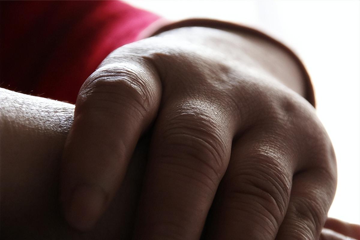 老人临终前什么表现（老人即将去世的征兆顺序）(图4)