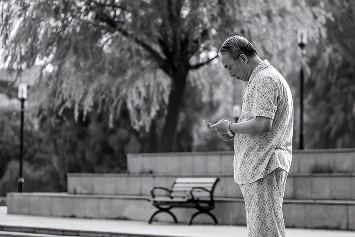 老人临终前什么表现（老人即将去世的征兆顺序）(图1)