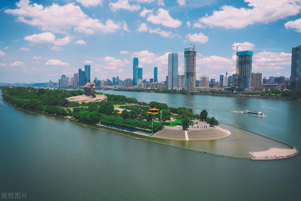 岳麓区是哪个省哪个市(岳麓区在长沙哪个位置)