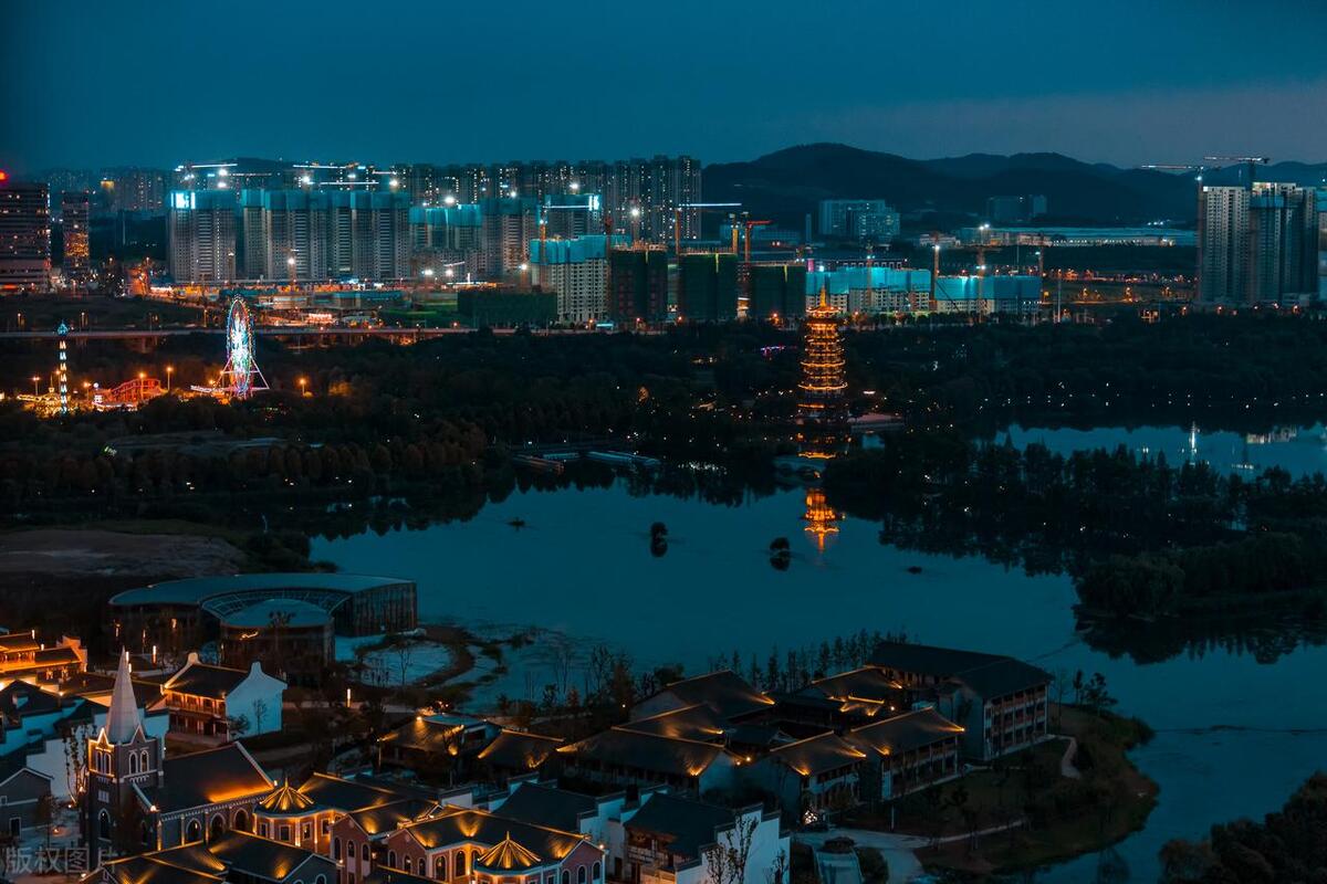 岳麓区是哪个省哪个市(岳麓区在长沙哪个位置)