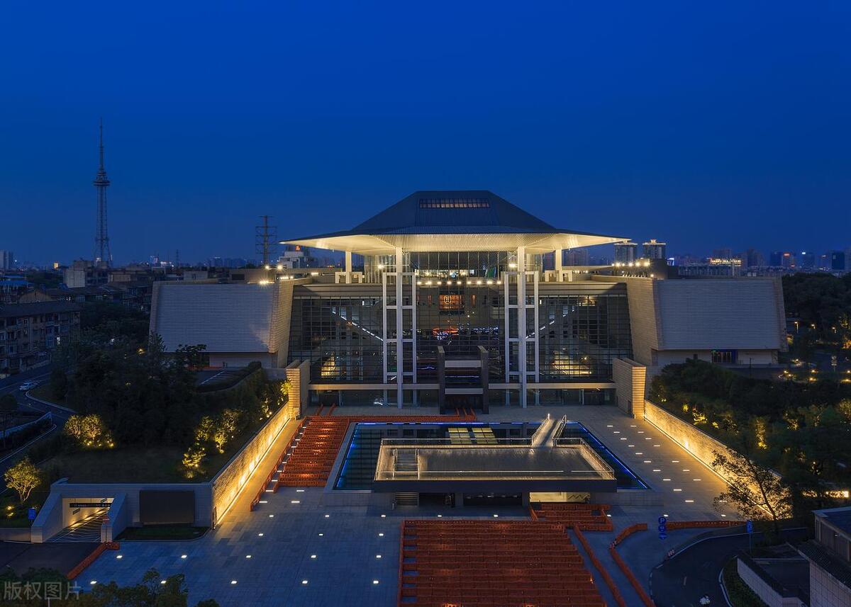 岳麓区是哪个省哪个市(岳麓区在长沙哪个位置)