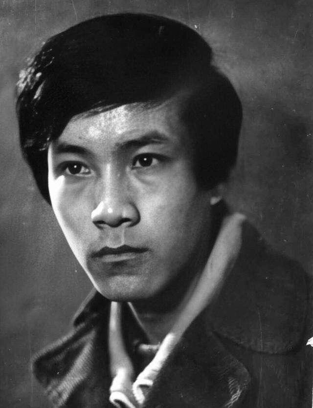 冯远征四十岁才成名（冯远征任北京人艺院长）(2)