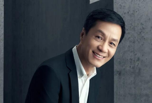 冯远征四十岁才成名（冯远征任北京人艺院长）(1)