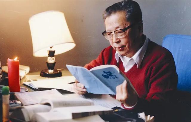 冯远征四十岁才成名（冯远征任北京人艺院长）(3)