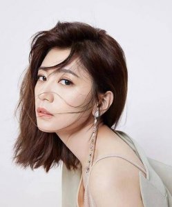 ​贾静雯：一婚丈夫让我心寒，嫁给修杰楷后，我才明白什么是爱