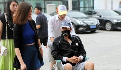 ​阿斯茹：嫁给瘫痪的谷智鑫，婚后连生二胎，如今一家四口其乐融融