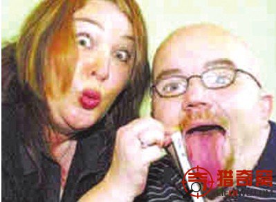 世界最长舌:英国长舌男舌长9.8厘米