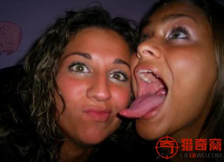 世界最长舌头约9.75厘米 与iPhone同高