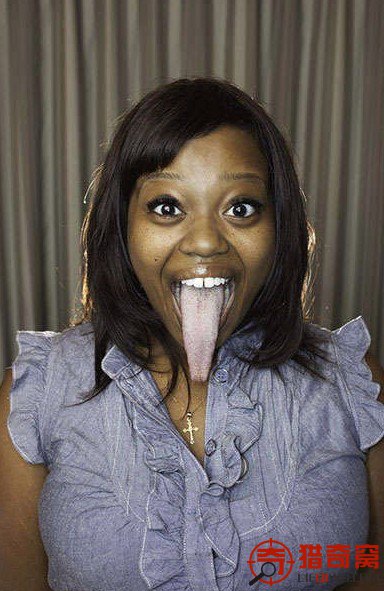 世界最长舌头约9.75厘米 与iPhone同高