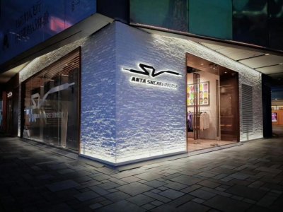 ​剧变一年，安踏告别安踏