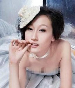 ​“摇滚巨匠”郑钧，把二婚妻子刘芸宠成公主，一生最对不起前妻