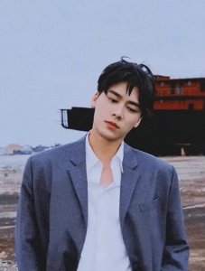 ​李易峰经纪人5字回应风波，制片人透露谣传，网友：“见易思签”