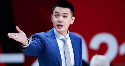 ​杨鸣妻子发文感叹，已删除简介&与丈夫合照，杨鸣登上热搜第二位