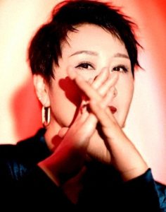 ​演员张凯丽：34岁嫁圈外老公，婚后生一女且如今女儿成了她的骄傲