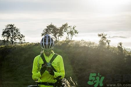 运动之前要吃东西吗?早上运动前吃饭还是运动后吃饭 运动之前要吃东西吗?早上运动前吃饭还是运动后吃饭