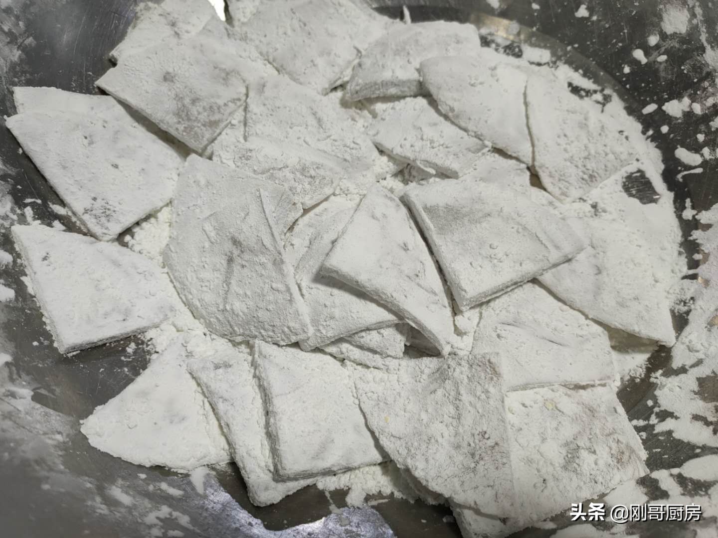 扒糕的家常做法(北京特色小吃扒糕的制作教程)