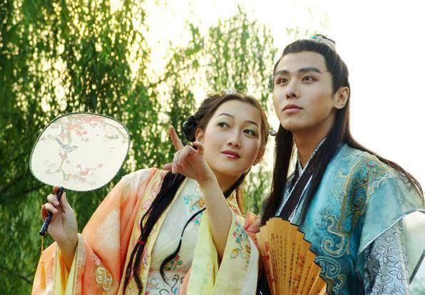 史上最尴尬的姓氏,自己都不好意思读出口,许多女孩都偷偷改姓